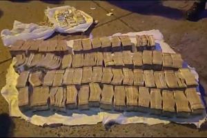 gujarat mp pitoli border 1 crore cash 22 kilo silver seized