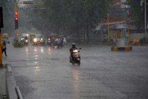 Gujarat weather update 10 and 11 april unseasonal rain in several districts