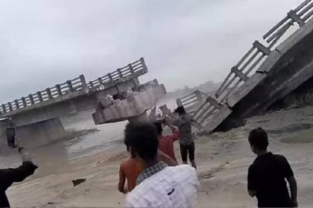 Bihar Bridge Collapsed: સારણમાં 24 કલાકમાં ત્રીજો બ્રિજ તૂટ્યો